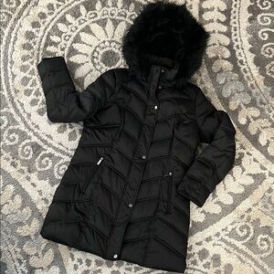 Kenneth Cole NY chevron quilted puffer jacket, faux fur hood, black, size L EUC!
